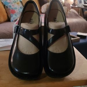 Brand new black straps